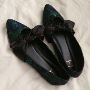 NWOT🌟Elegant forest green FLATS size 6